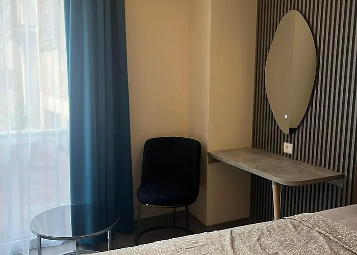 Free Parking Square Vanilla Aparthotel